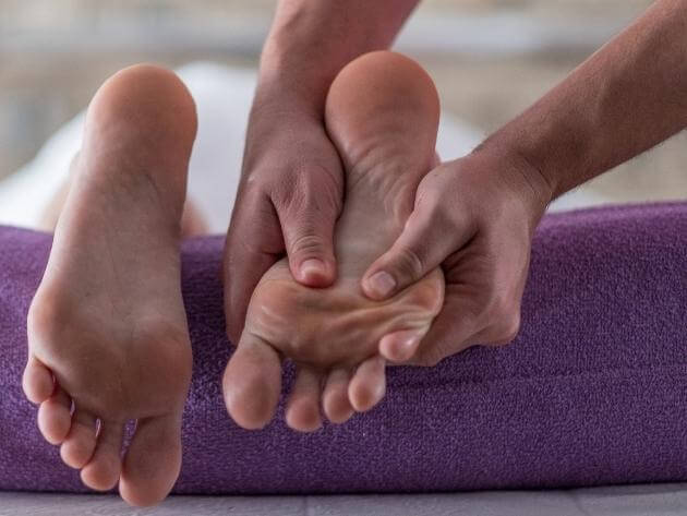 masseur doing a foot swedish massage venice