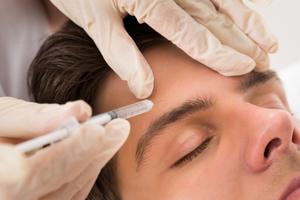 professional doing prp treatment to a client in venice 1